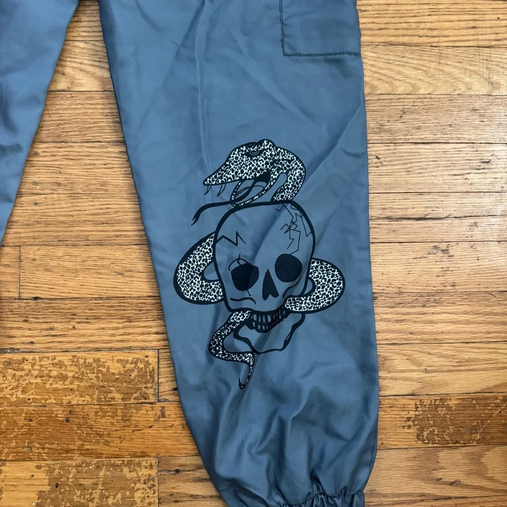 Men’s ROMWE Gray Graphic Joggers Size S - Picture 7 of 10